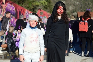 Retournac : 200 enfants au défilé costumé pour Halloween