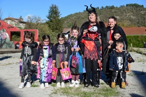 Retournac : 200 enfants au défilé costumé pour Halloween