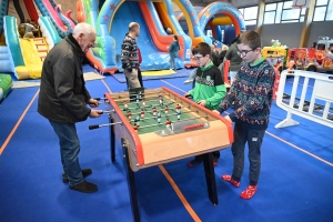 Beauzac : les structures gonflables prises d&#039;assaut par les enfants au gymnase