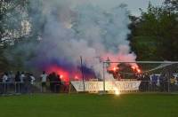 Des fumigènes pour l&#039;entrée des joueurs.