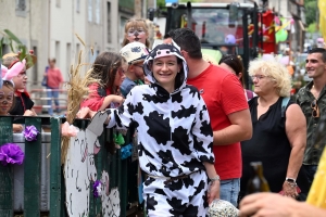 Retournac : les métiers incarnés à travers le corso de la Saint-Jean (vidéo)