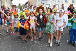 Retournac : les métiers incarnés à travers le corso de la Saint-Jean (vidéo)