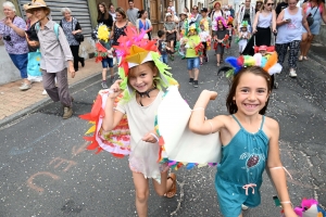 Retournac : les métiers incarnés à travers le corso de la Saint-Jean (vidéo)