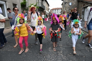 Retournac : les métiers incarnés à travers le corso de la Saint-Jean (vidéo)