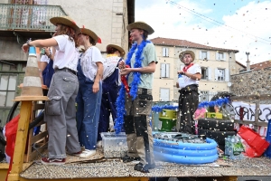 Retournac : les métiers incarnés à travers le corso de la Saint-Jean (vidéo)