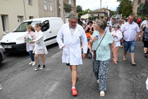 Retournac : les métiers incarnés à travers le corso de la Saint-Jean (vidéo)