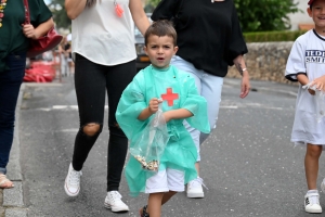 Retournac : les métiers incarnés à travers le corso de la Saint-Jean (vidéo)