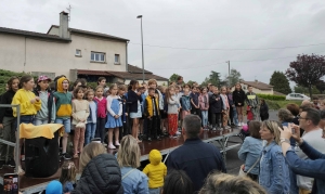 Yssingeaux : kermesse et chants pour les écoliers de Jean-de-la-Fontaine