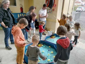 Yssingeaux : kermesse et chants pour les écoliers de Jean-de-la-Fontaine