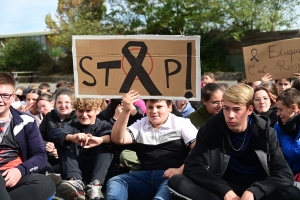 Attaque d&#039;Arras : un recueillement solennel dans les collèges et les lycées de Haute-Loire