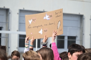 Attaque d&#039;Arras : un recueillement solennel dans les collèges et les lycées de Haute-Loire