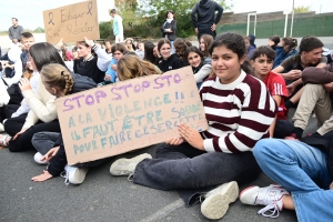 Attaque d&#039;Arras : un recueillement solennel dans les collèges et les lycées de Haute-Loire