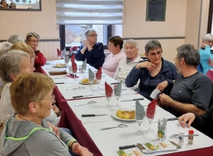 Moment de convivialité au club de randonnée monistrolien