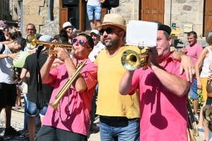 Lapte : chaude ambiance sur la fête d&#039;été de Lapte (vidéo)