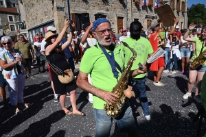 Lapte : chaude ambiance sur la fête d&#039;été de Lapte (vidéo)