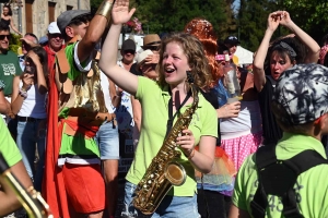 Lapte : chaude ambiance sur la fête d&#039;été de Lapte (vidéo)