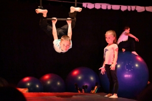 Les jeunes d'Hurluberlu lancent le festival de cirque Chaperlipopette à Sainte-Sigolène