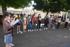 Dunières : les collégiens utilisent un nouvel instrument, le gramophone (vidéo)