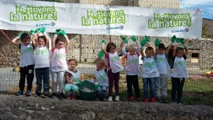 Retournac : les écoliers d&#039;Arc-en-Ciel engagés pour nettoyer la nature