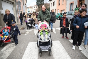 Bas-en-Basset à l&#039;heure du Carnaval des enfants