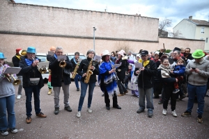 Bas-en-Basset à l&#039;heure du Carnaval des enfants