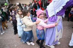 Bas-en-Basset à l&#039;heure du Carnaval des enfants