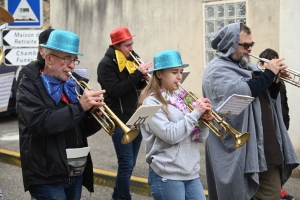 Bas-en-Basset à l&#039;heure du Carnaval des enfants