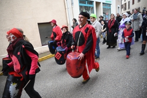 Bas-en-Basset à l&#039;heure du Carnaval des enfants