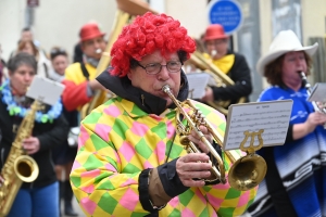 Bas-en-Basset à l&#039;heure du Carnaval des enfants