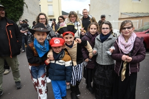 Bas-en-Basset à l&#039;heure du Carnaval des enfants