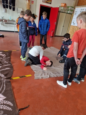 Lapte : une randonnée jusqu&#039;à la caserne des pompiers pour des écoliers de l&#039;école du Petit Suc