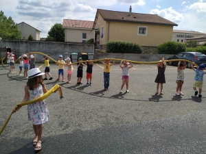 Bas-en-Basset : des enfants de maternelle de l&#039;école publique visitent le centre de secours