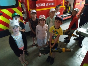 Bas-en-Basset : des enfants de maternelle de l&#039;école publique visitent le centre de secours