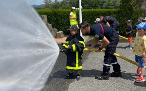 Bas-en-Basset : des enfants de maternelle de l&#039;école publique visitent le centre de secours