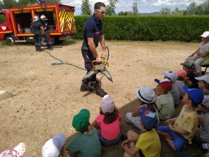 Bas-en-Basset : des enfants de maternelle de l&#039;école publique visitent le centre de secours