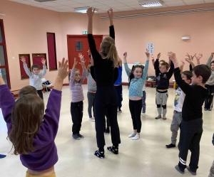 Saint-Maurice de Lignon : les CP de l’école publique dansent à l’école (vidéo)