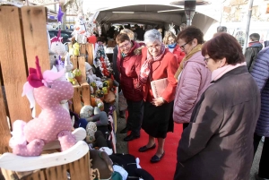 Retournac : le marché de Noël anime le bourg