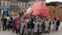 Retournac : les écoliers de &quot;Charrées&quot; découvrent les fêtes du Roi de l&#039;Oiseau