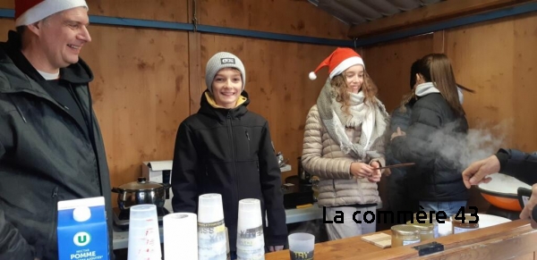 Fred le &quot;boss&quot; à l&#039;organisation des festivités avec les jeunes du club toujours présents pour participer.Crédit DR||