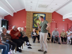 Sainte-Sigolène : le yoga du rire, la thérapie du bonheur à la maison de retraite