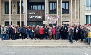 Lantriac : des habitants manifestent contre la fermeture et la reconversion de l&#039;Ehpad