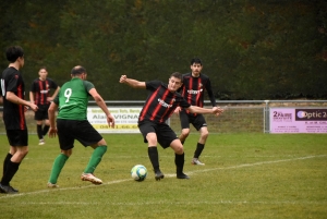 Foot : Aurec conforte sa première place en District 2