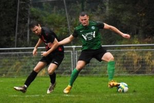 Foot : Aurec conforte sa première place en District 2