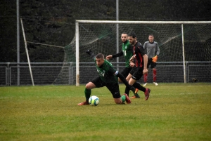 Foot : Aurec conforte sa première place en District 2