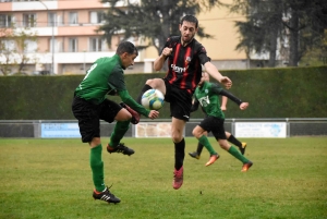 Foot : Aurec conforte sa première place en District 2