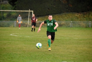 Foot : Aurec conforte sa première place en District 2