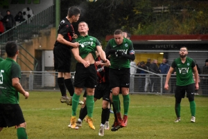 Foot : Aurec conforte sa première place en District 2