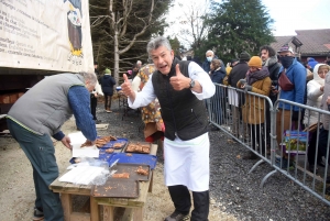 Saint-Bonnet-le-Froid : la foire aux champignons se referme avec la maxi tarte à la châtaigne