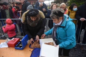 Saint-Bonnet-le-Froid : la foire aux champignons se referme avec la maxi tarte à la châtaigne