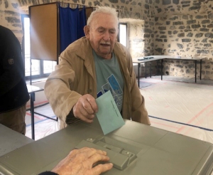 Queyrières : à 101 ans, il accomplit son devoir de citoyen en allant voter